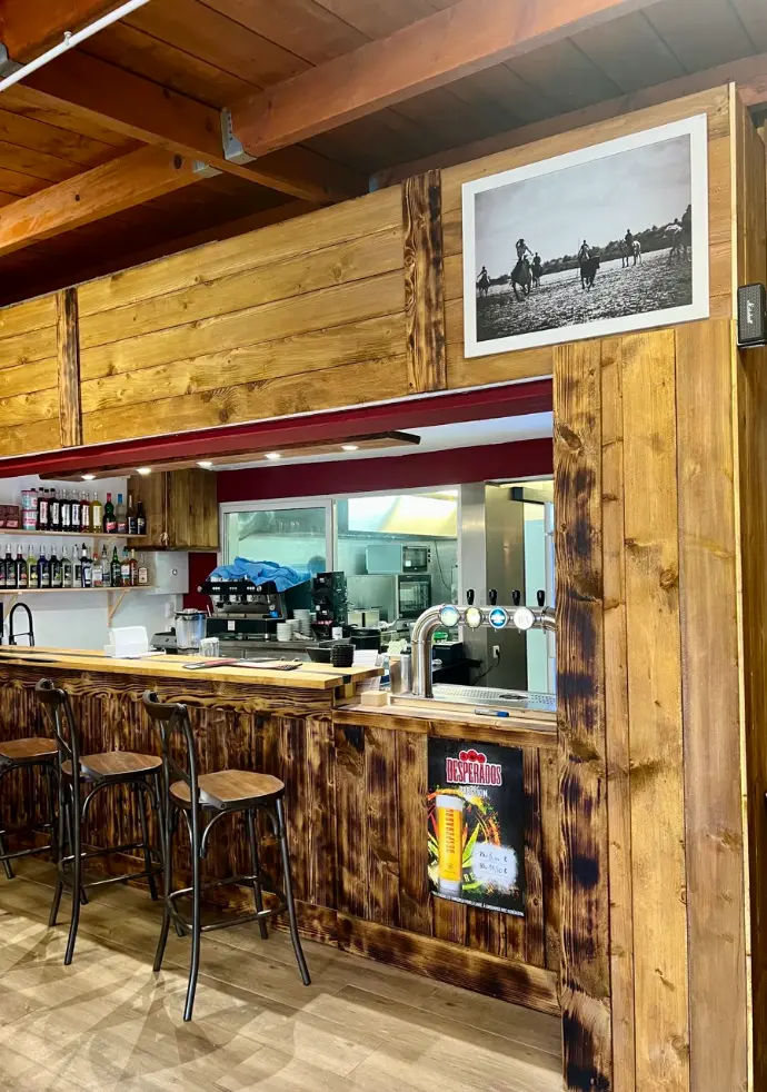 bar roadhouse saintes maries de la mer